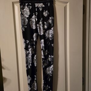 Cute Booty Lounge Floral Black and White Leggings (RARE/RETIRED)